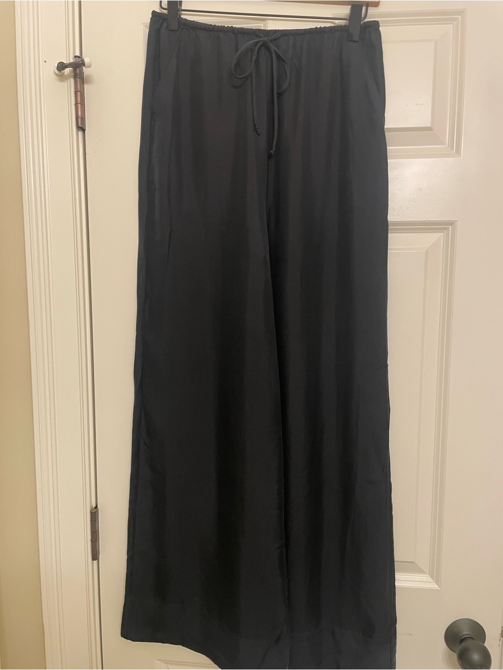Unsubscribed Flowy Pull On Silk Pant - size SMALL